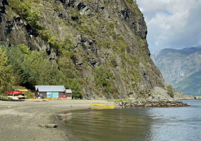 Centre de kayak à Flåm.  Photo : David Nikel.