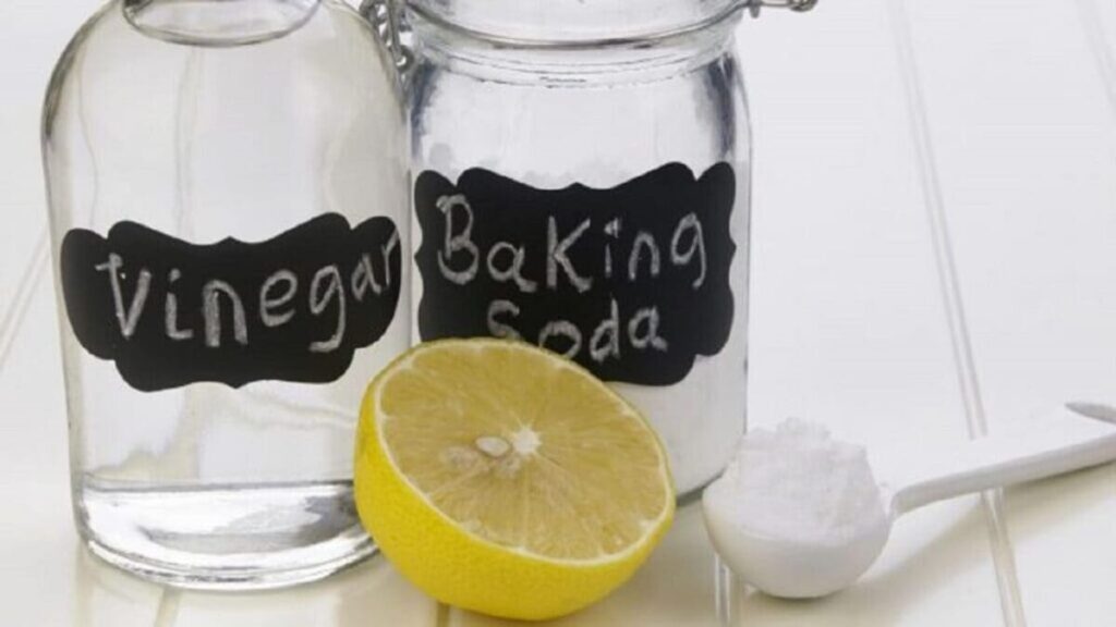 Du vinaigre blanc, du citron ou du bicarbonate de soude