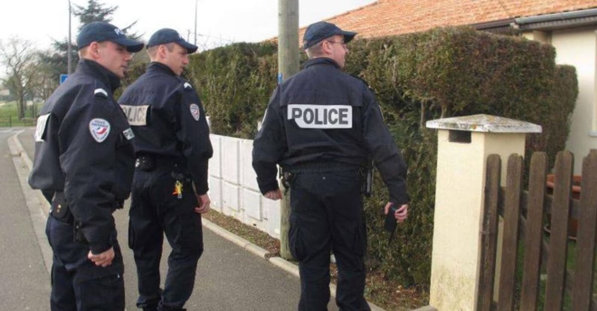 Une ado de 18 ans intriguait les policiers