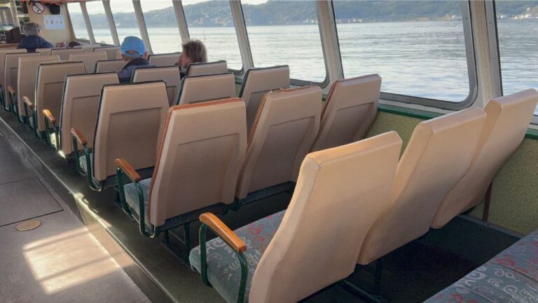 À l'intérieur du ferry de Munkholmen. Photo: David Nikel.