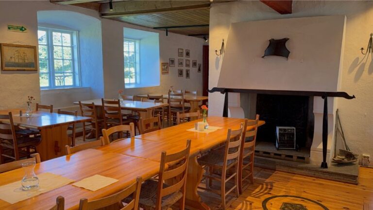 À l'intérieur du café de Munkholmen, Trondheim. Photo: David Nikel.