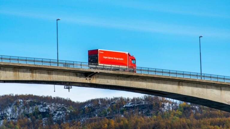 Posten Truck à Finnsnes, Norvège. Photo: adwo / shutterstock.com.