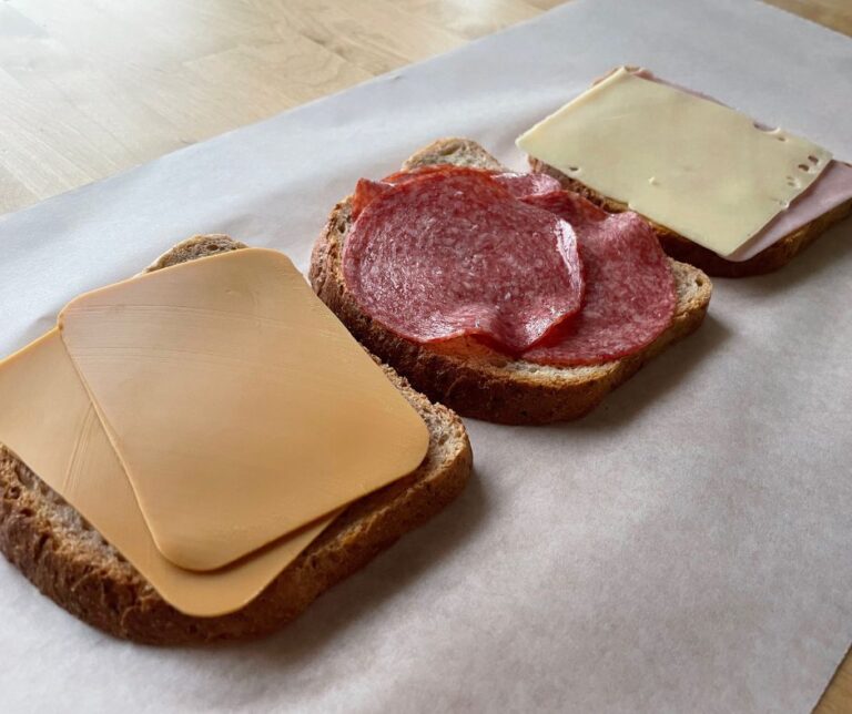 Une sélection de garnitures sandwich en Norvège. Photo: David Nikel.