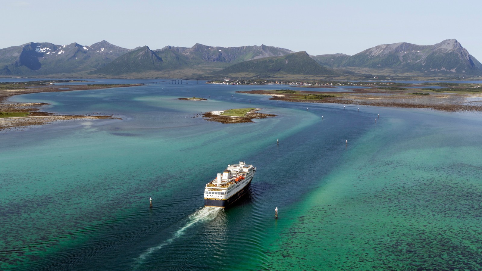 Havila Castor navigating in Risøyrenna. Photo: Havila Voyages.