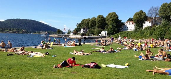 Bathing à Drøbak. Photo: David Nikel.