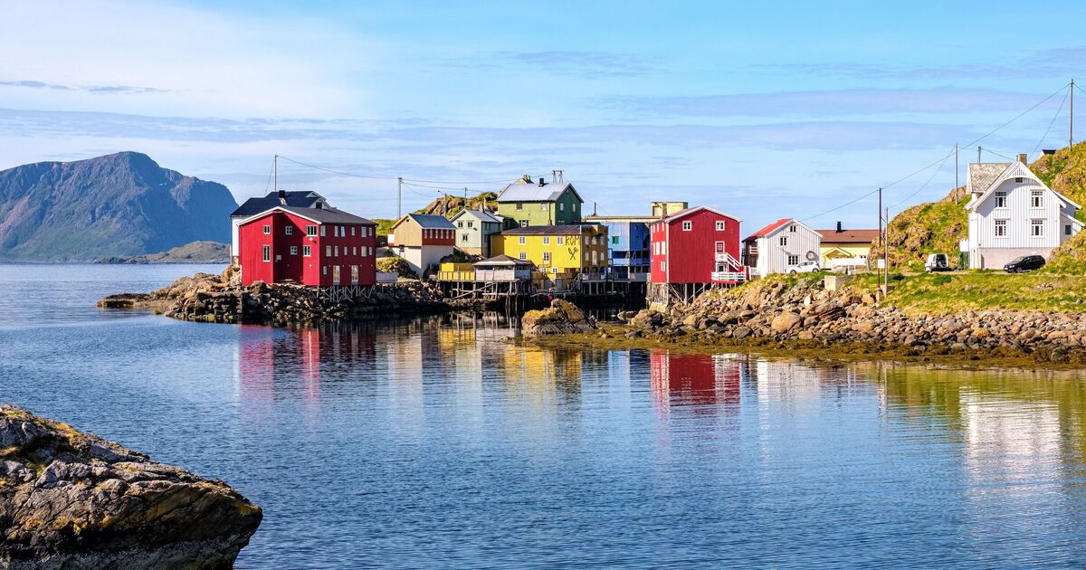 Le joli mais éloigné de village balnéaire subissant une renaissance de touristes aventureux