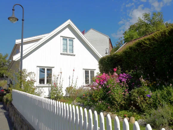 Une maison norvégienne pittoresque à Drøbak. Photo: David Nikel.