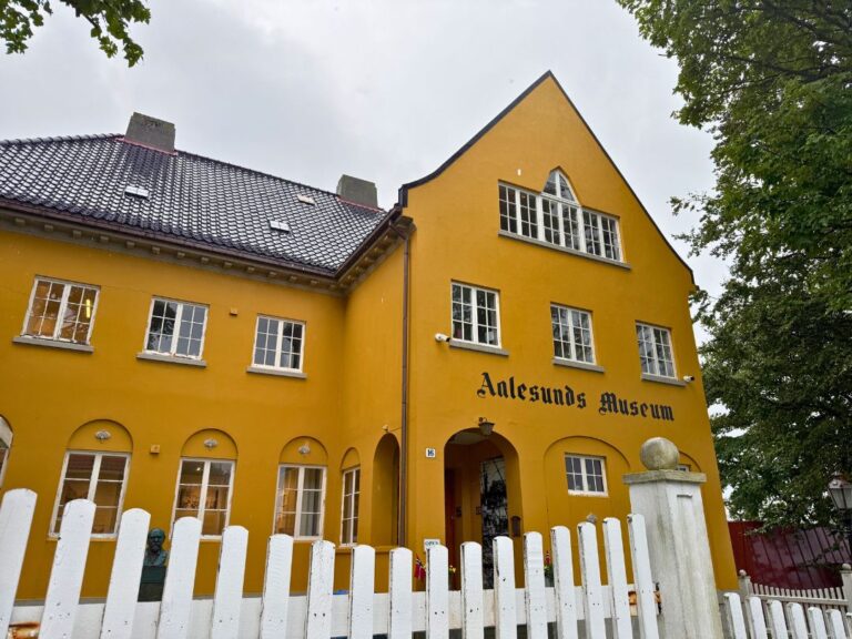 Extérieur du musée d'Aalesunds. Photo : David Nikel.