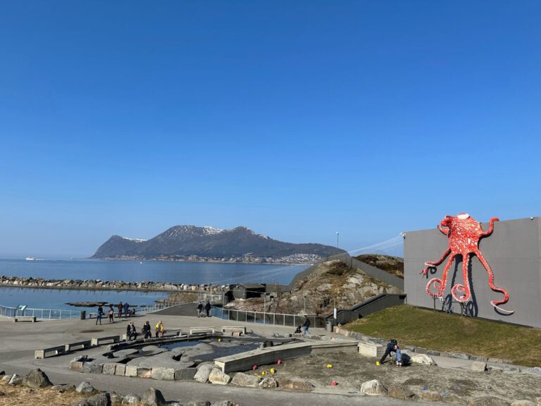 Attractions en plein air au Atlantic Sea Park d'Ålesund. Photo : David Nikel.