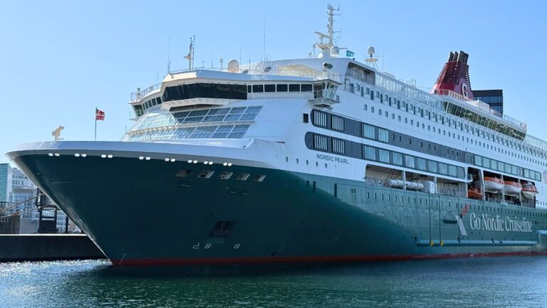 Le ferry de croisière Nordic Pearl a amarré à Copenhague, au Danemark. Photo : David Nikel.