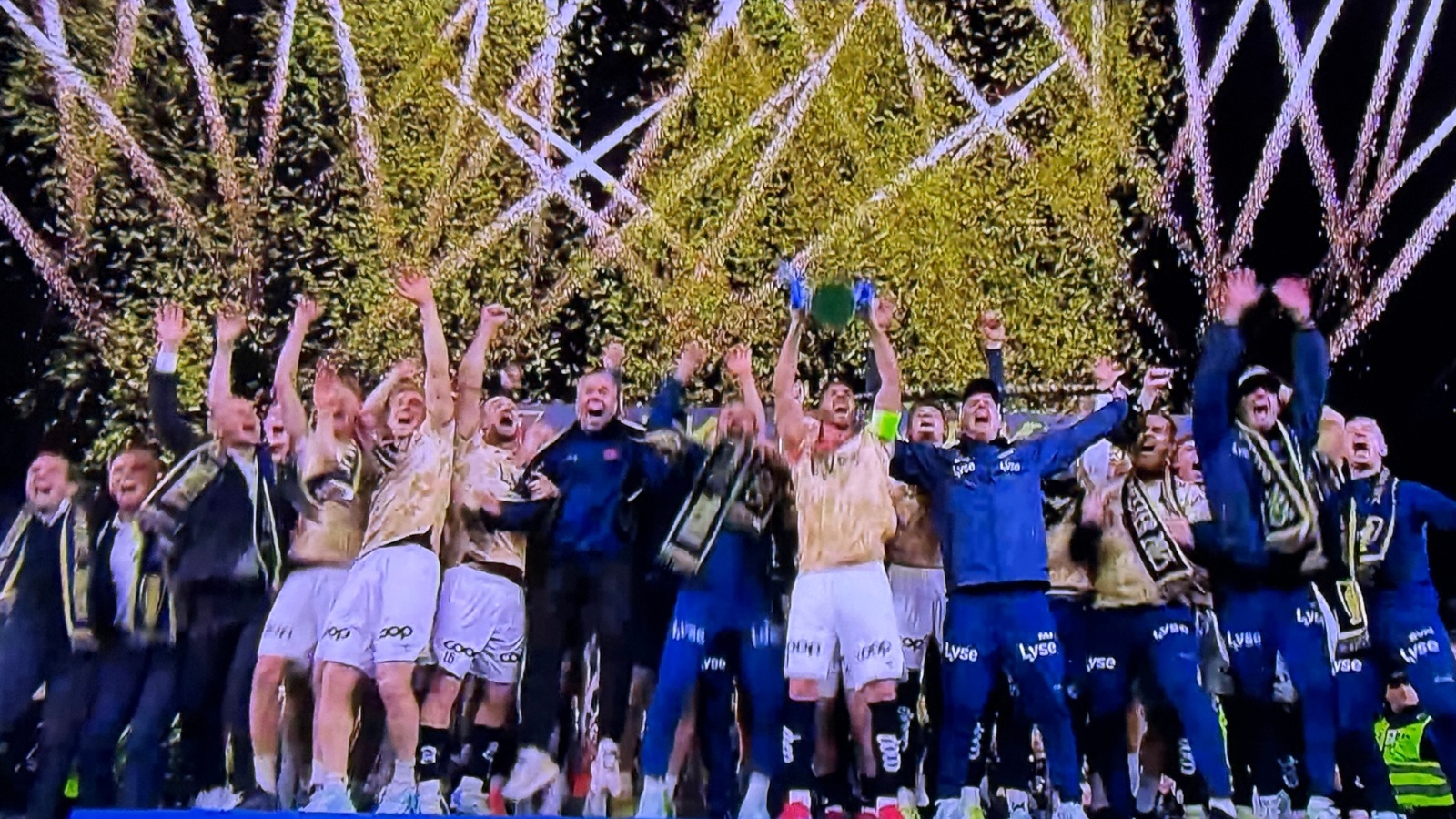 Viking players lift the trophy after winning the Norwegian Eliteserien title 2025.