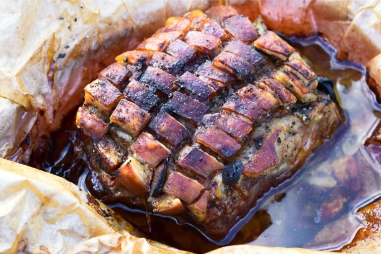« Ribbe » norvégien en préparation pour un repas de Noël.