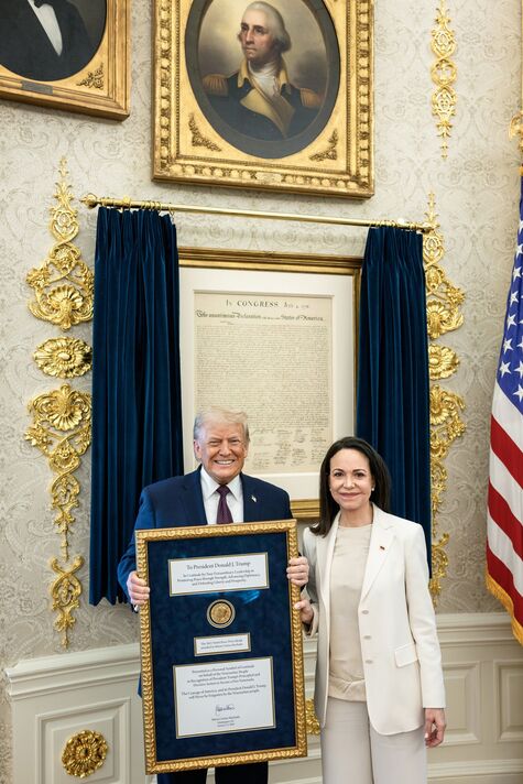 Le président Donald Trump rencontre la chef de l'opposition vénézuélienne Maria Corina Machado dans le bureau ovale