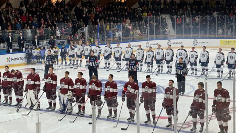 Match de hockey sur glace Norvège contre Lettonie à Trondheim.
