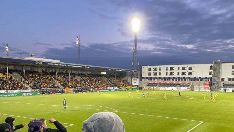 Match au stade Aspmyra de Bodø. Photo : David Nikel.