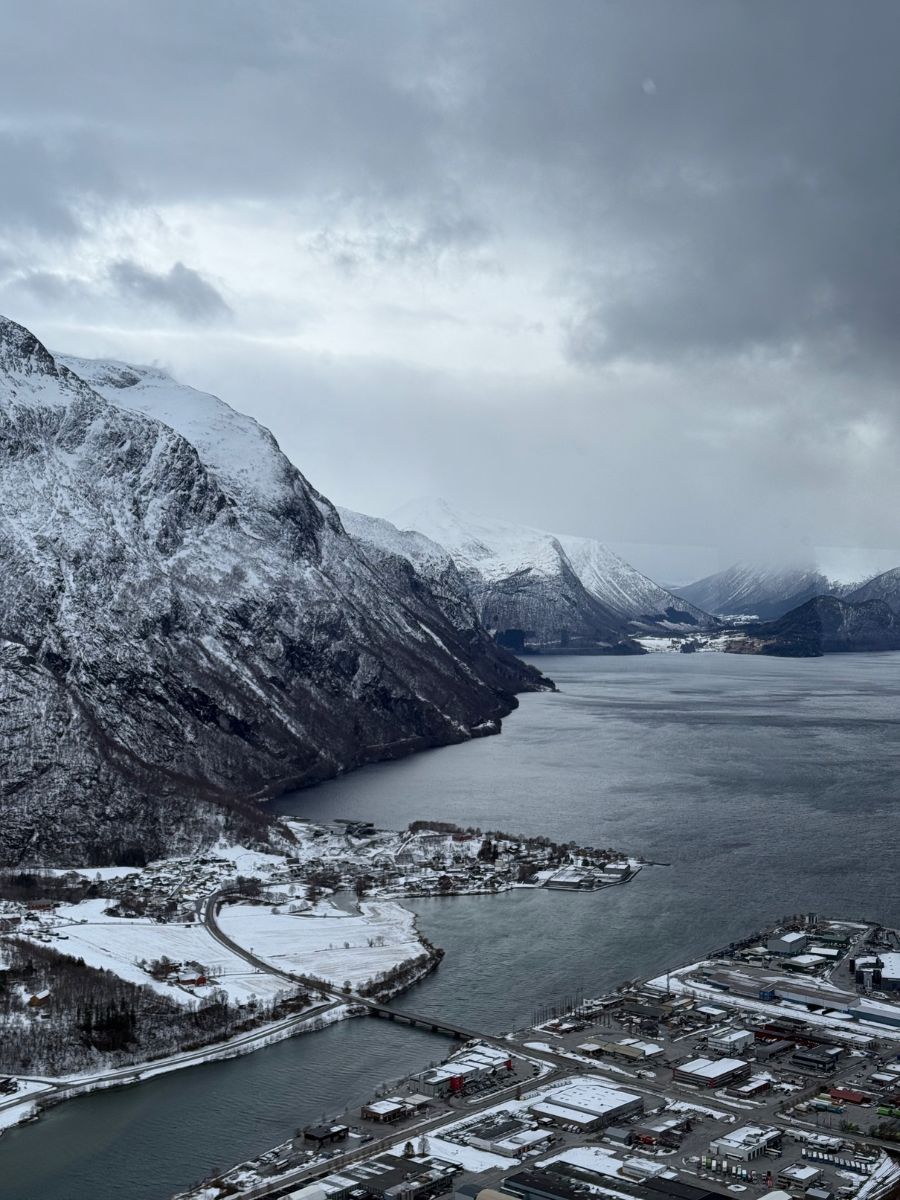 Le Romsdalsfjord en hiver vu depuis la télécabine. Photo : David Nikel.