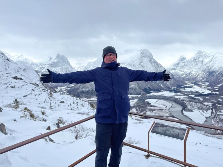 David Nikel profite du froid d'Åndalsnes.