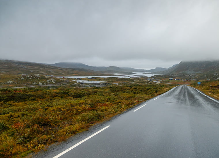 Road trip panoramique à travers le parc national de Rondane en Norvège.