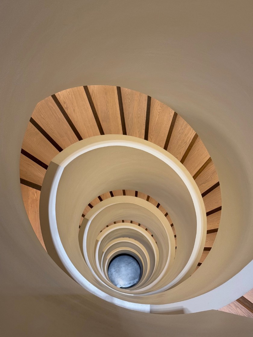 Cage d'escalier à l'intérieur du Kunstsilo à Kristiansand. Photo : David Nikel.