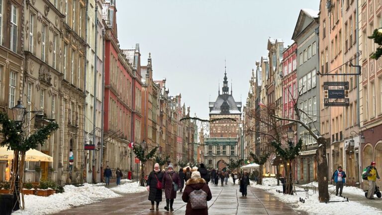 Długi Targ dans le vieux Gdańsk en hiver. Photo : David Nikel.
