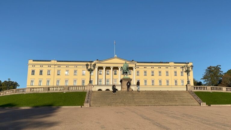 Palais Royal à Oslo. Photo : David Nikel.