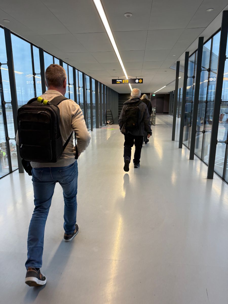 Porte d'embarquement à l'aéroport de Bergen. Photo : David Nikel.