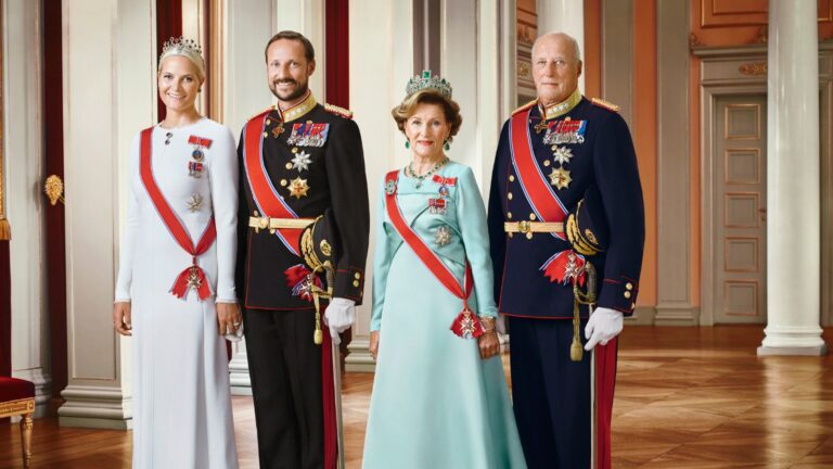 La princesse Mette-Marit, le prince héritier Haakon, la reine Sonja et le roi Harald. Photo : La Maison Royale de Norvège.