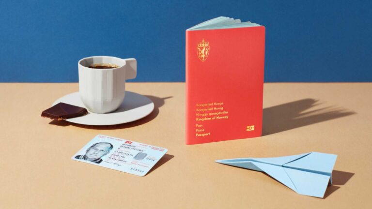 Modèle de passeport rose de la Norvège. Illustration : Neue Design Studio.