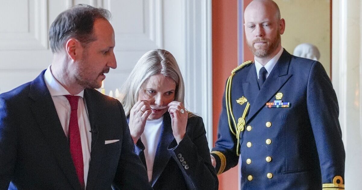 Royal photographié de retour au travail avec un soutien en oxygène des semaines après une mise à jour majeure sur son état de santé