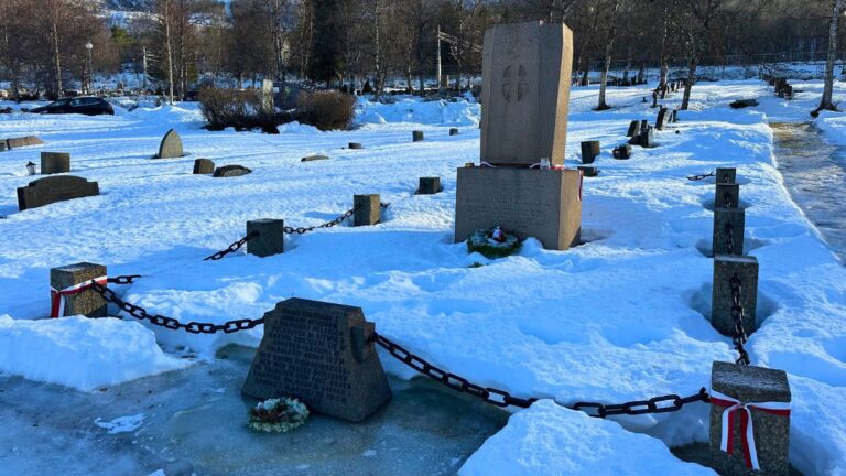 Tombes de guerre polonaises à Narvik. Photo : David Nikel.