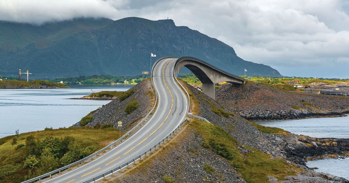 Un « pont ivre bizarre » qui terrifie les conducteurs depuis 37 ans – le projet a coûté 23,3 millions de livres sterling