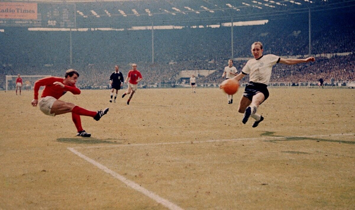 Sir Geoff Les scores Sir Geoff Les scores