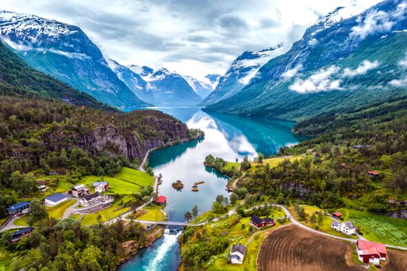 Belle photographie aérienne de Nature Norvège.
