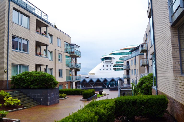 Immeuble au bord de l’eau à Stavanger, Norvège.