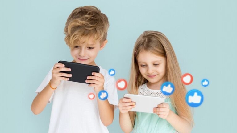 Illustration d'enfants utilisant des tablettes avec des icônes de médias sociaux.