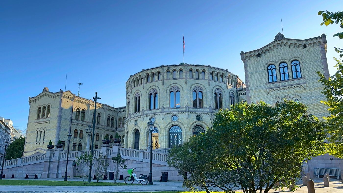 Norwegian parliament building in Oslo. Photo: David Nikel.