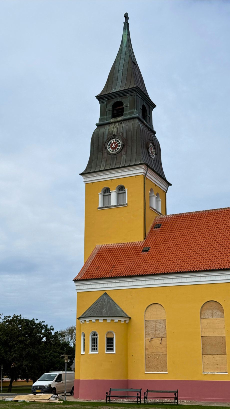 L'église jaune de Skagen. Photo : David Nikel.