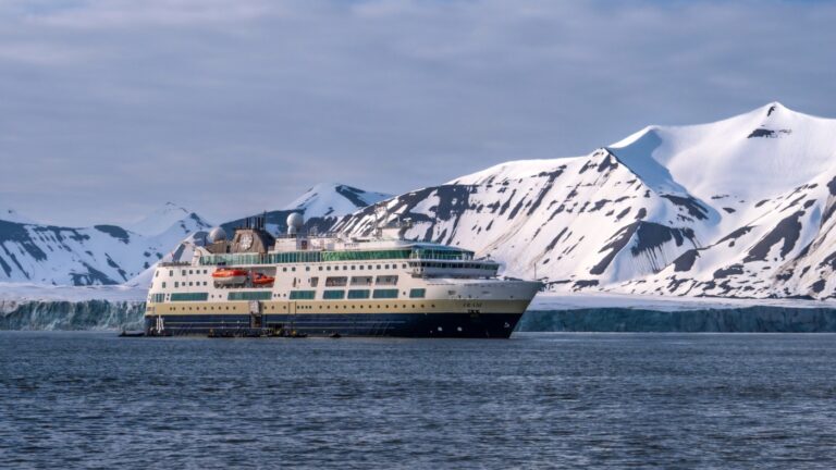 Navire de croisière d'expédition HX au Svalbard. Photo : HX.
